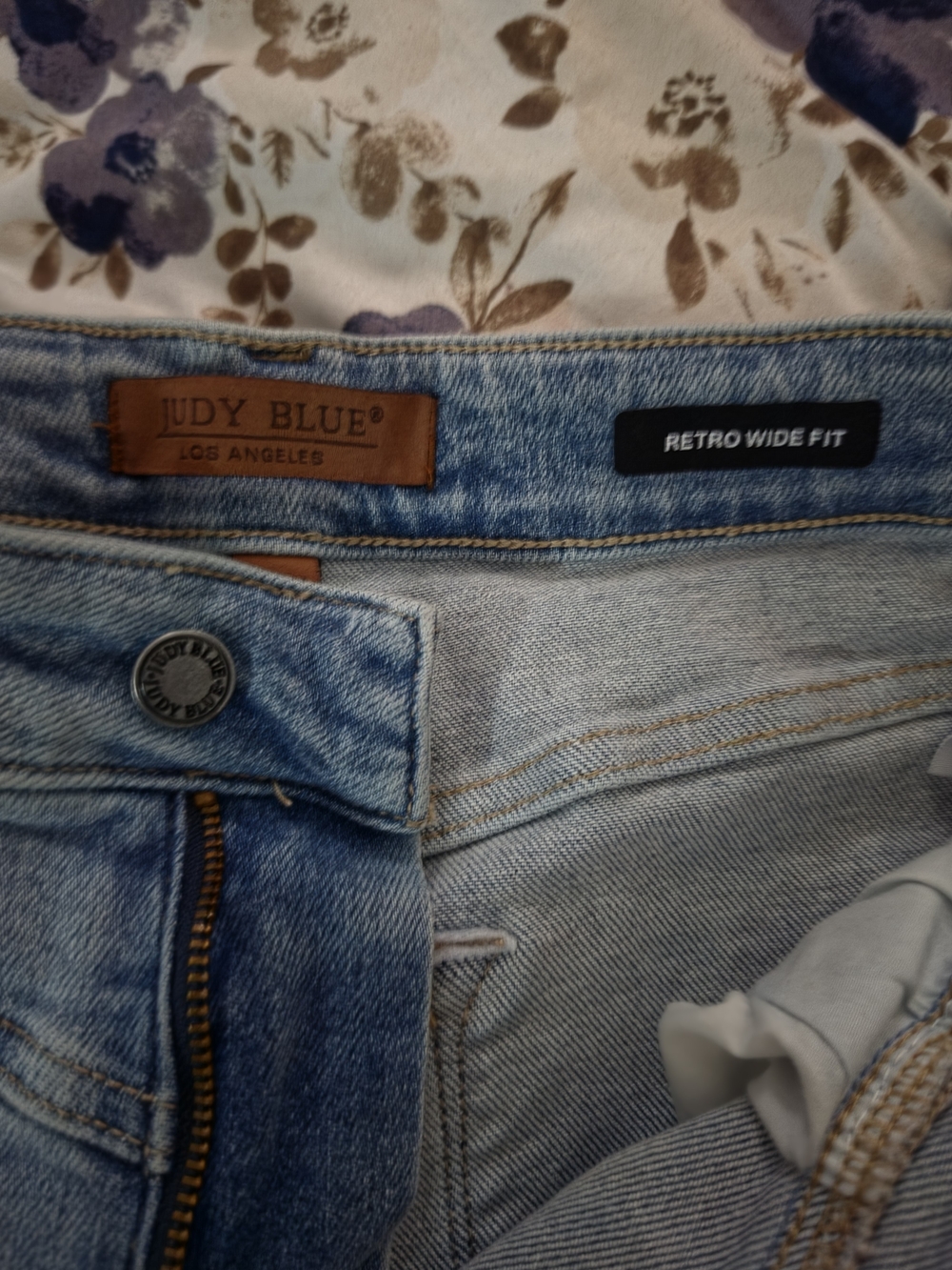 Judy Blue Light Wash Straight Leg Jeans - Picture 2 of 4